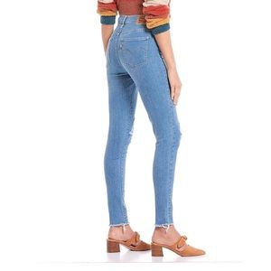 Levi’s 720 High Rise Super Skinny Size 28